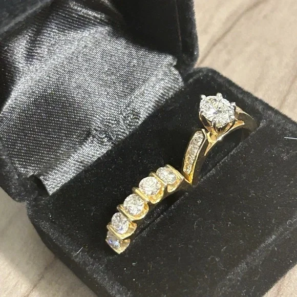 .95 Carat Center Diamond Ring Set. Natural, Not Lab Grown. 14K Yellow Gold. - Picture 8 of 17